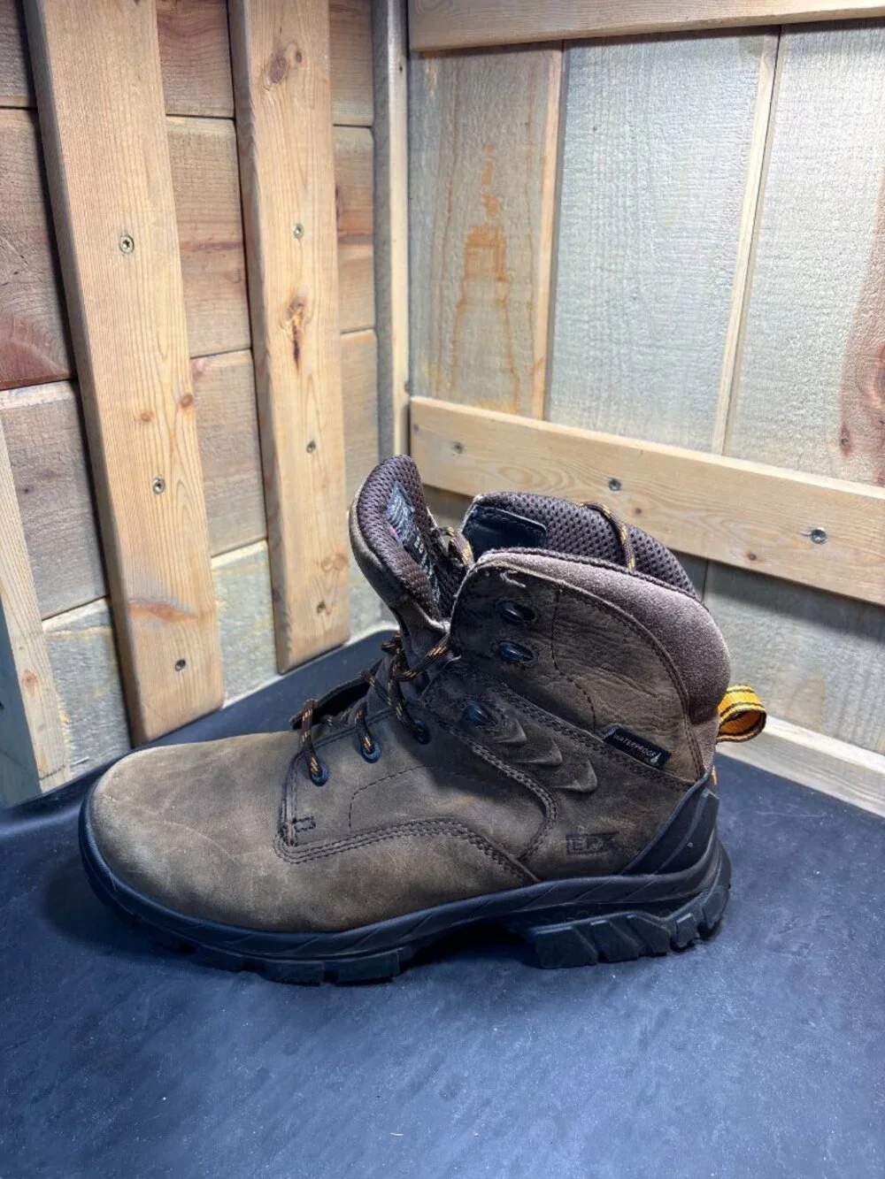 Wolverine W10648 Brown Waterproof Work Boots Men's US 10.5 EW UK 9.5 EU 43.5